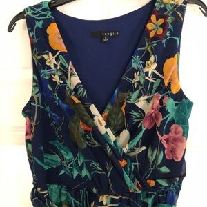 Beautiful tropical maxi dress.  Great for travel to the islands🌴✈️